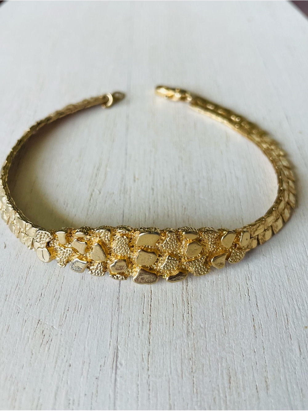 Elegant Textured Gold Tone Women's Bracelet 1970’s